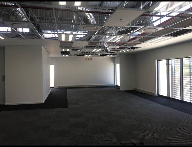 1,603M² WAREHOUSE TO LET IN MOUNT EDGECOMBE